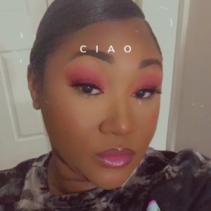 Meet your Posher, Leila